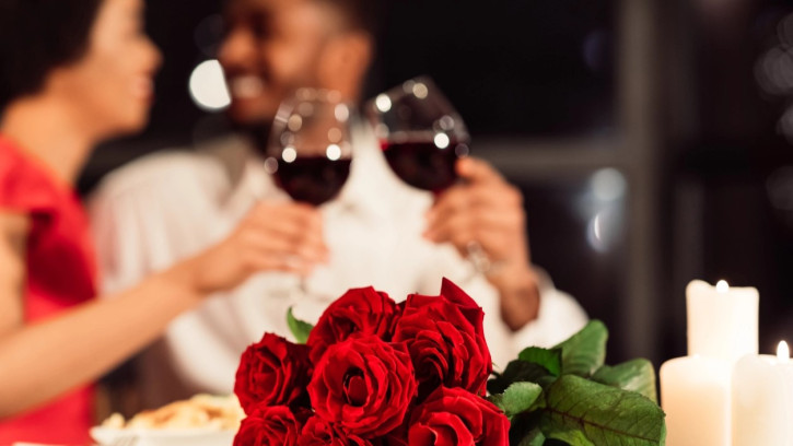 ভালোবাসা দিবস উপলক্ষে কোথায় কী অফার