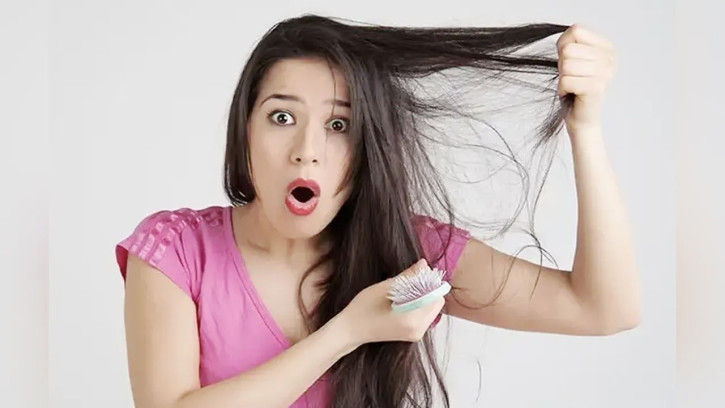 যেসব পরিবর্তন আনলে চুল পড়া কমবে