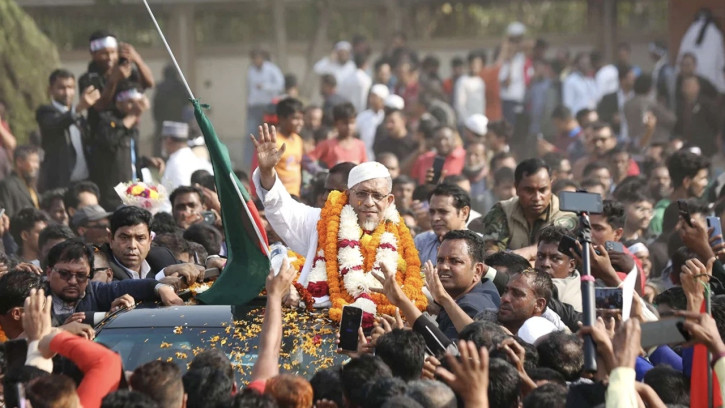 নেত্রকোনার মাটিতে পা রাখলেন বাবর