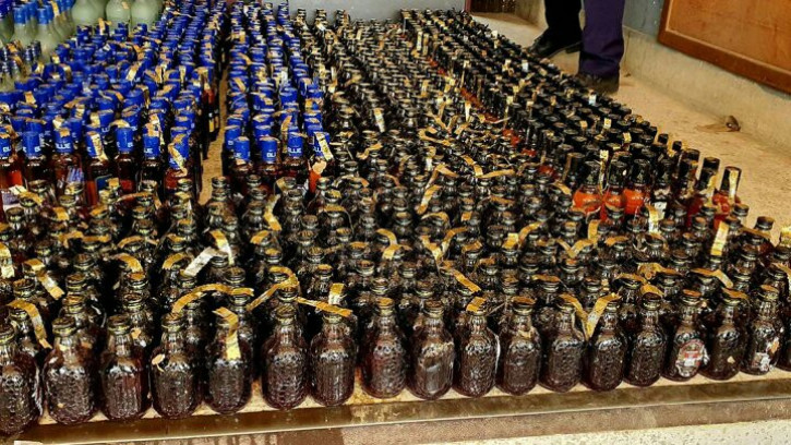 ‘মাদককে না বলুন’ লেখা পিকআপেই পাচার হচ্ছিল ভারতীয় মদ