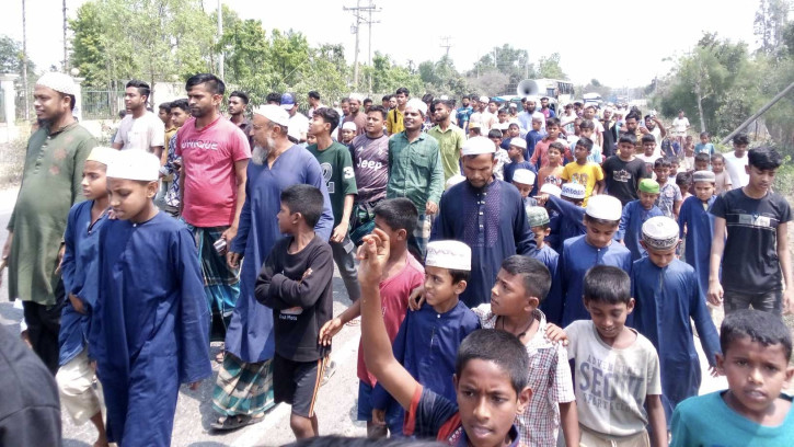 মাধবপুরে 'দ্য ওয়ার্ল্ড স্টপস ফর গাজা' কর্মসুচির অংশ হিসাবে মানববন্ধন অনুষ্ঠিত