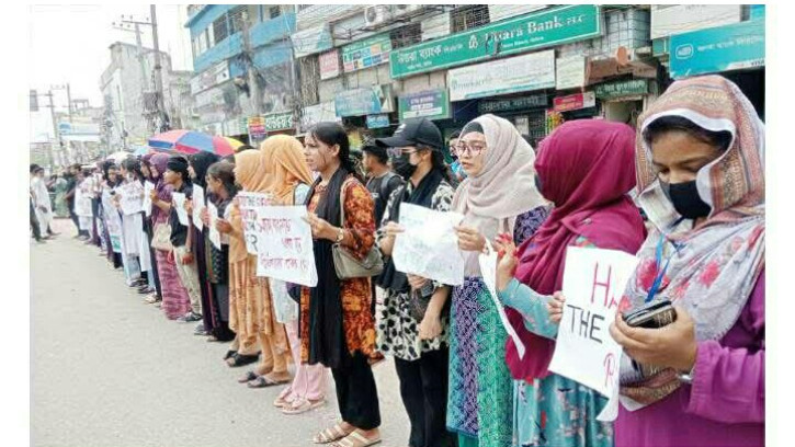 শিশু জুই হত্যার প্রতিবাদে নাটোরে বৈষম্য  বিরোধী ছাত্র আন্দোলনের মানববন্ধন ‎