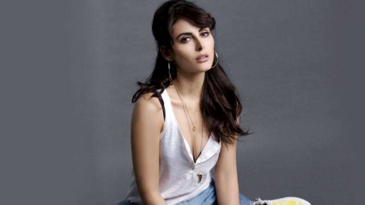 আমার দেশ পুড়ছে, অথচ সবাই নীরব: মান্দানা করিমি