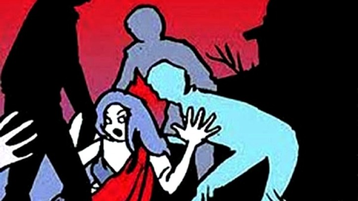 সন্তানের গলায় ছুরি ধরে মাকে সংঘবদ্ধ ধর্ষণ