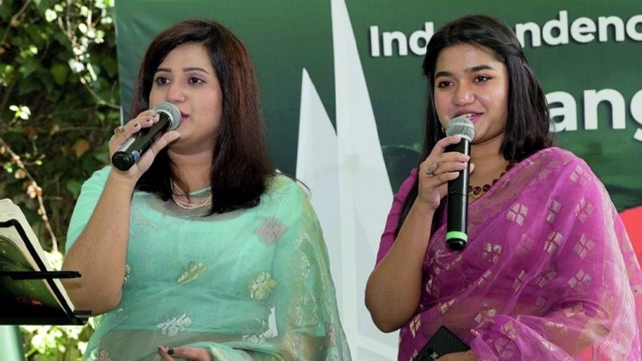 মেয়েকে নিয়ে প্রথমবারের মতো গান গাইলেন ন্যান্সি