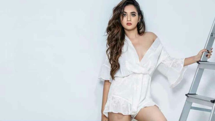 অভিনয় ছেড়ে দেয়া প্রসঙ্গে যা জানালেন তানিয়া বৃষ্টি