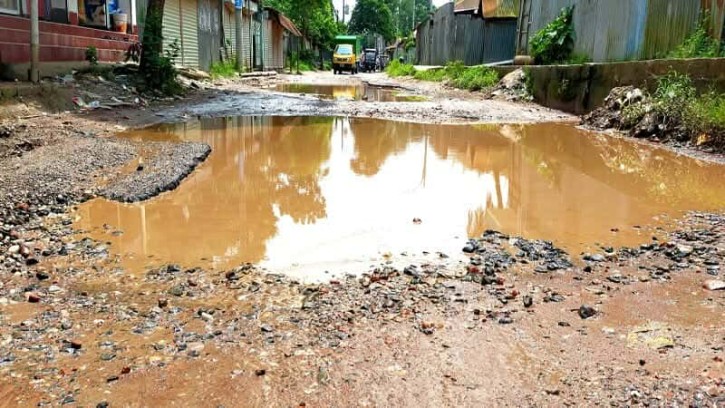 হোমনা-মুরাদনগর সড়কের ১৪ কি.মি রাস্তার বেহাল দশা