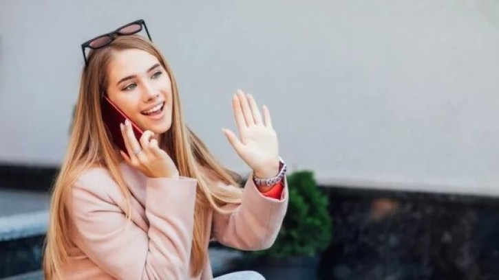 বন্ধুকে কল করার দিন আজ