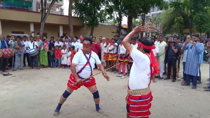 ঝিনাইদহে লাঠিখেলায় বর্ষবরণ