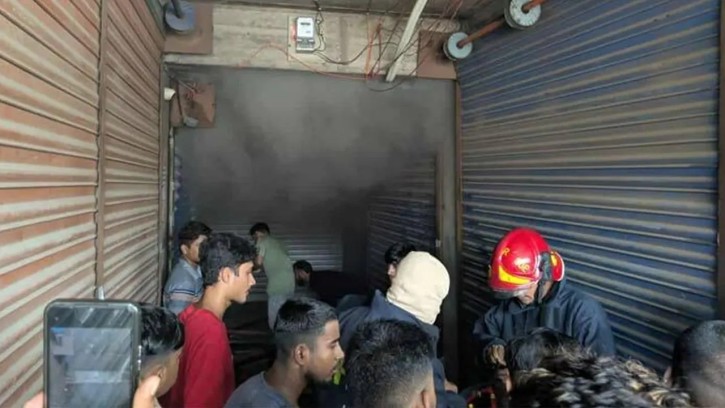 গুলিস্তানে মার্কেটে আগুন, নিয়ন্ত্রণে ১১ ইউনিট