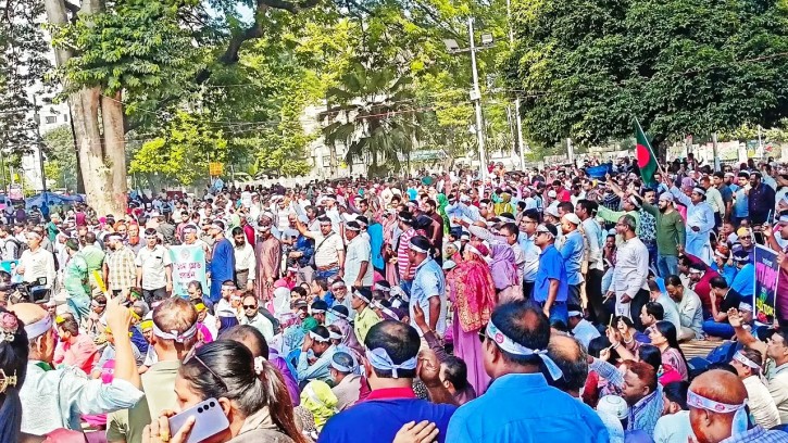 কর্মবিরতিতে প্রাথমিক শিক্ষকরা