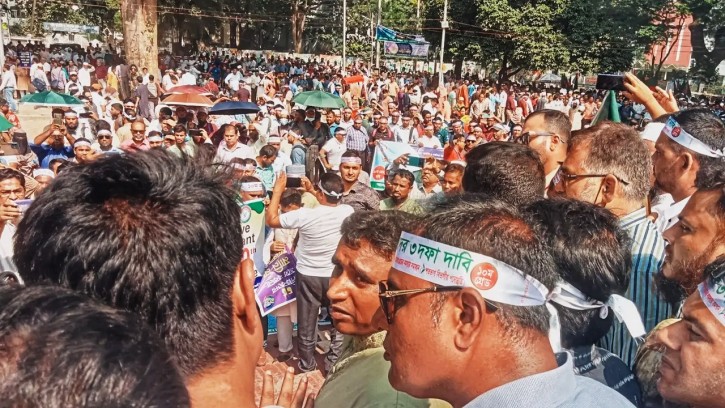 স্বরাষ্ট্র ও শিক্ষা উপদেষ্টার পদত্যাগ দাবি প্রাথমিক শিক্ষকদের