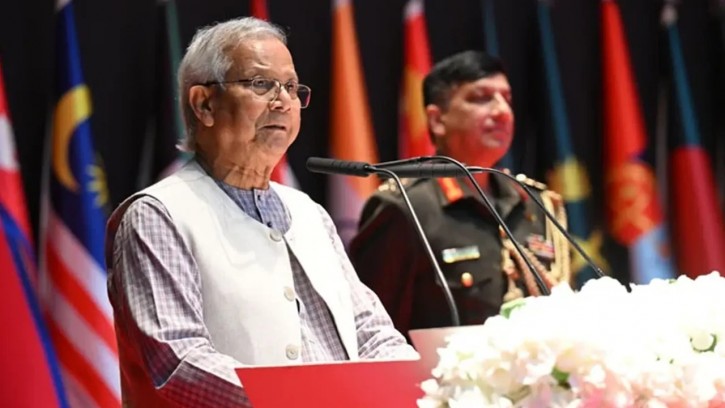 সশস্ত্র বাহিনীর প্রতি প্রধান উপদেষ্টার আহ্বান