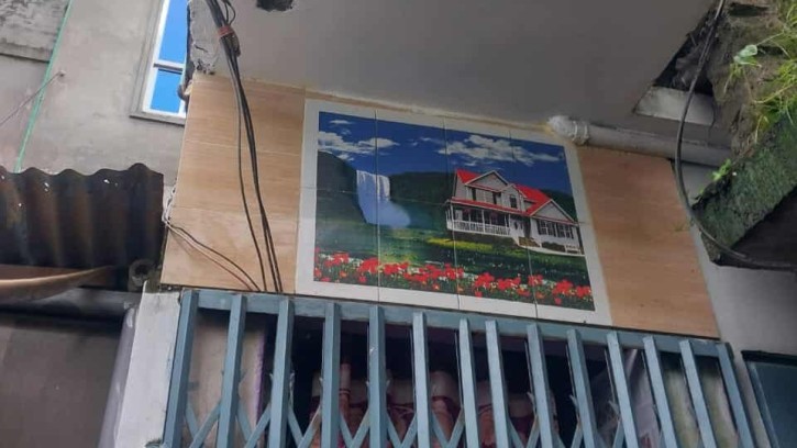 জমি সংক্রান্ত বিরোধে প্রবাসীর স্ত্রীকে প্রাণনাশের হুমকি